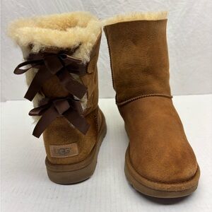 UGG Bailey Bow Sheepskin Boot - Chestnut, SZ 7, box 23